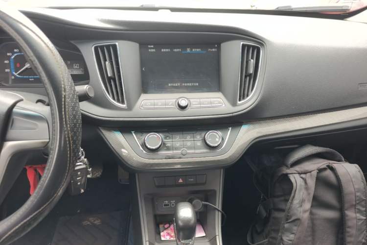 Used Roewe 360 2015 1.5L Automatic Luxury Edition Audio And AC Panel