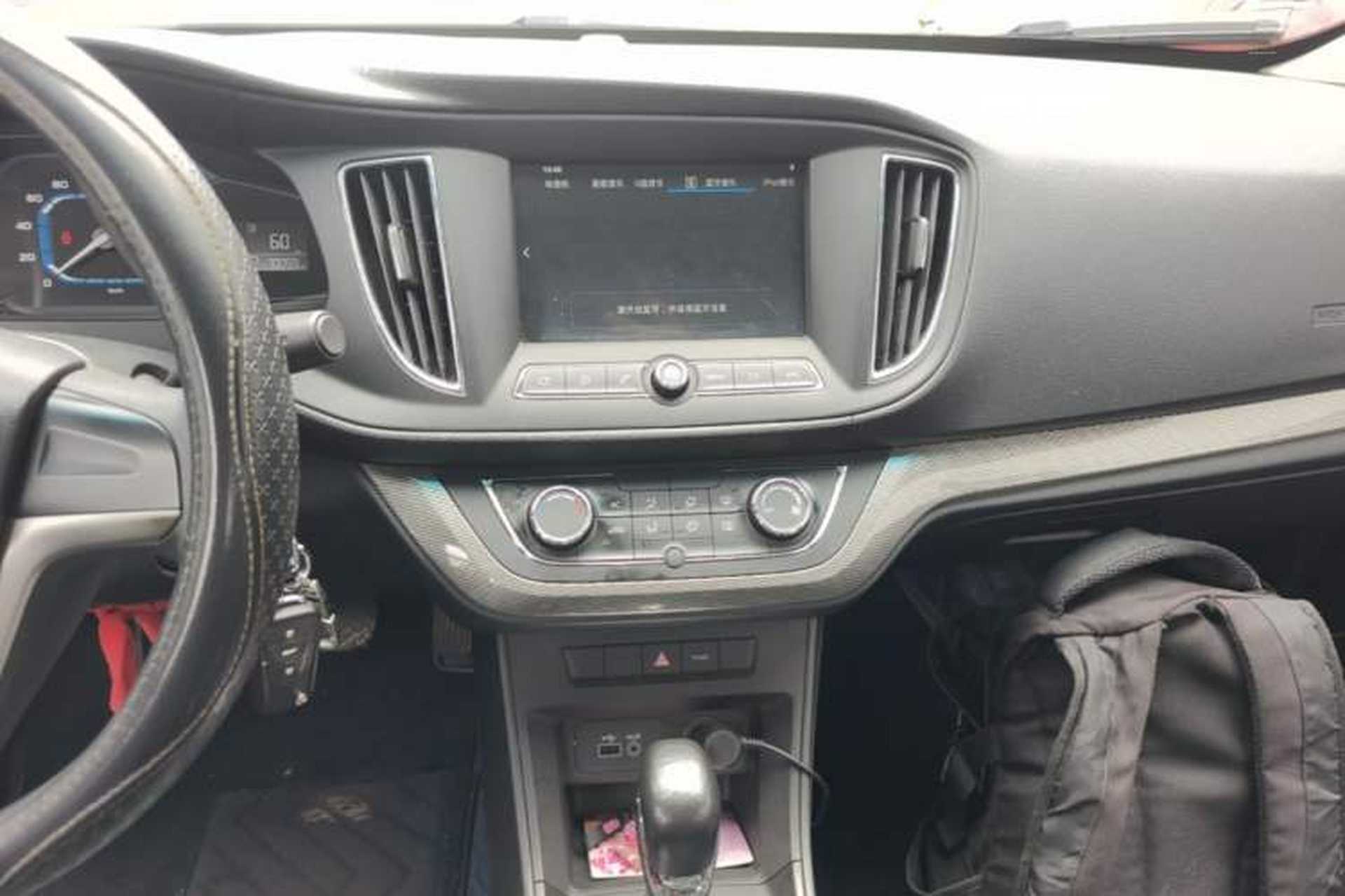 Used Roewe 360 2015 1.5L Automatic Luxury Edition Audio And AC Panel