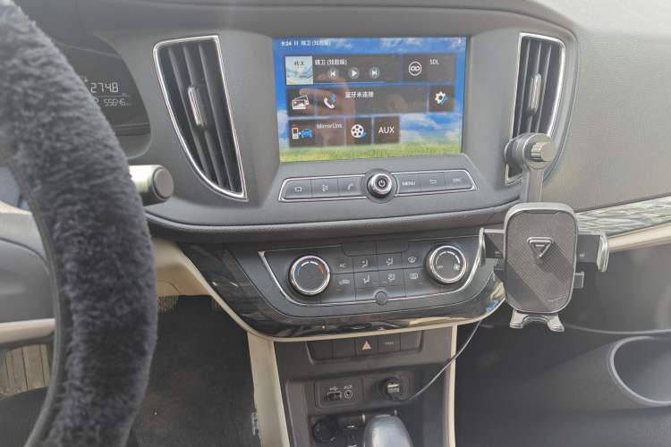 Used Roewe 360 2015 1.5L Automatic Luxury Edition Audio And AC Panel