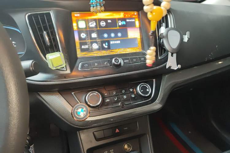 Used Roewe 360 2015 1.5L Automatic Luxury Edition Audio And AC Panel
