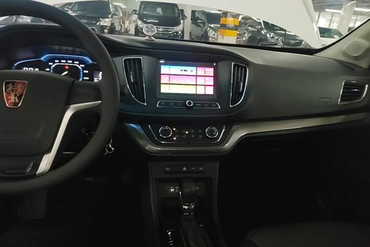 Used Roewe 360 2015 20T TST Deluxe Edition Audio And AC Panel