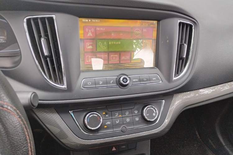 Used Roewe 360 2015 1.5L Manual Luxury Edition Audio And AC Panel