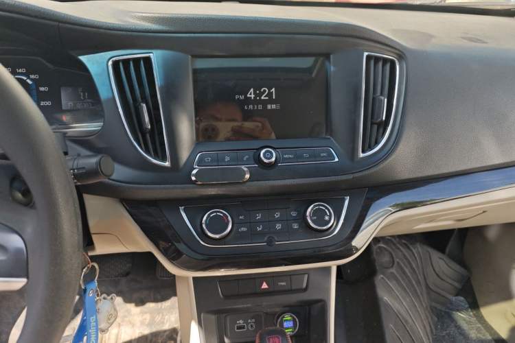 Used Roewe 360 2015 1.5L Automatic Luxury Edition Audio And AC Panel