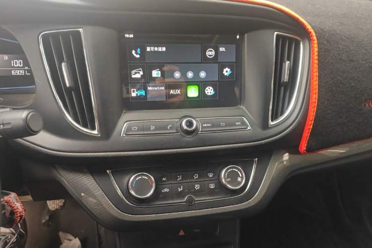 Used Roewe 360 2015 1.5L Manual Luxury Edition Audio And AC Panel