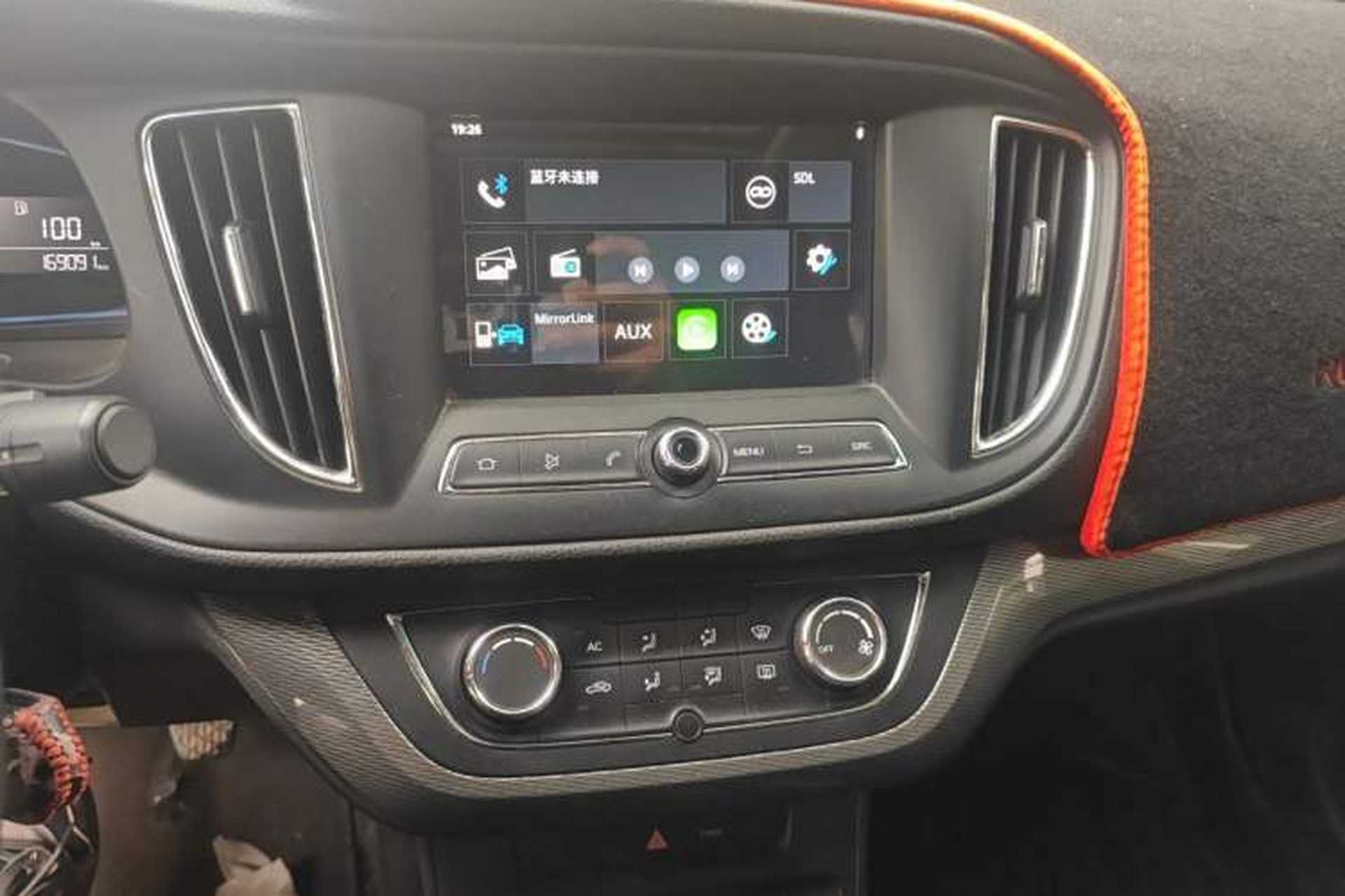Used Roewe 360 2015 1.5L Manual Luxury Edition Audio And AC Panel