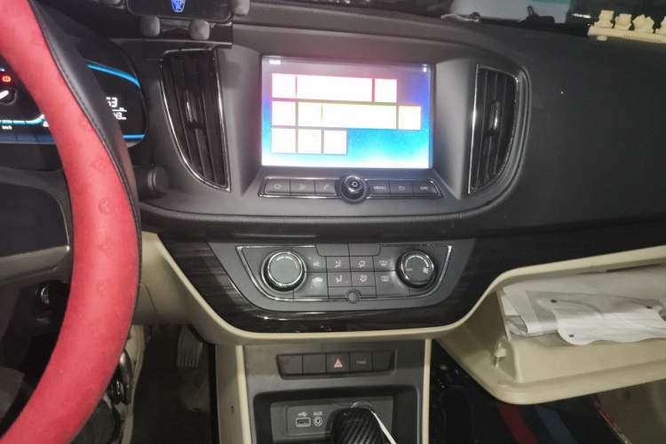 Used Roewe 360 2015 1.5L Automatic Luxury Edition Audio And AC Panel