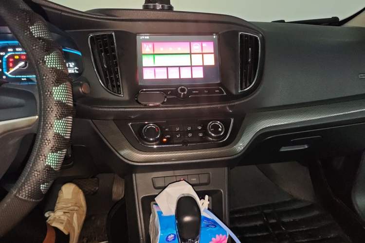Used Roewe 360 2015 1.5L Automatic Luxury Edition Audio And AC Panel