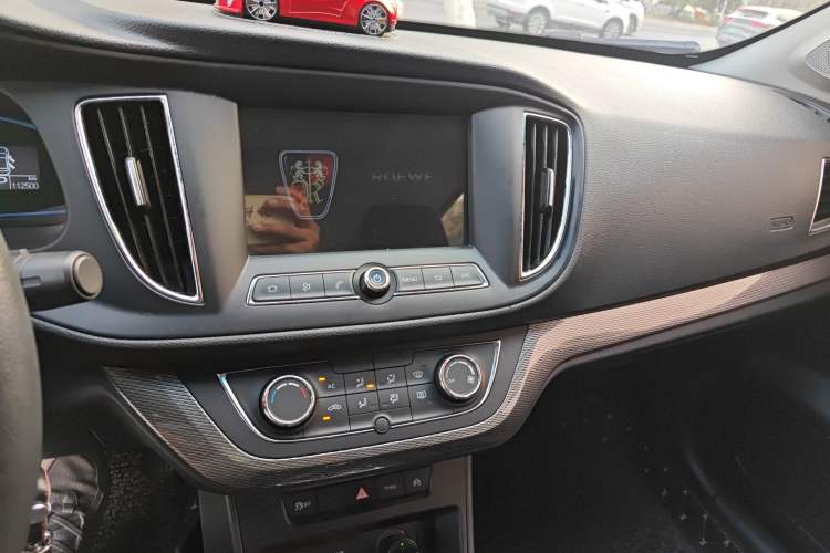 Used Roewe 360 2015 20T TST Deluxe Edition Audio And AC Panel