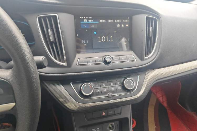 Used Roewe 360 2015 1.5L Manual Luxury Edition Audio And AC Panel