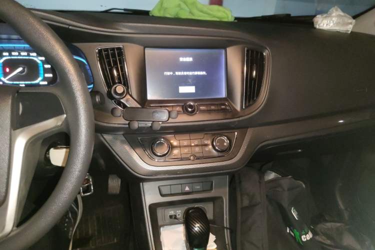 Used Roewe 360 2015 1.5L Automatic Luxury Edition Audio And AC Panel