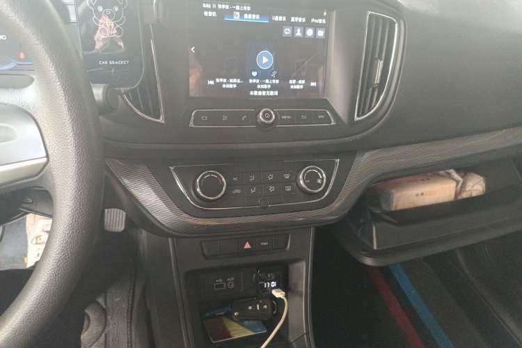 Used Roewe 360 2015 1.5L Manual Luxury Edition Audio And AC Panel