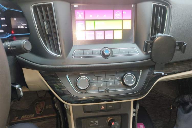 Used Roewe 360 2015 1.5L Manual Luxury Edition Audio And AC Panel