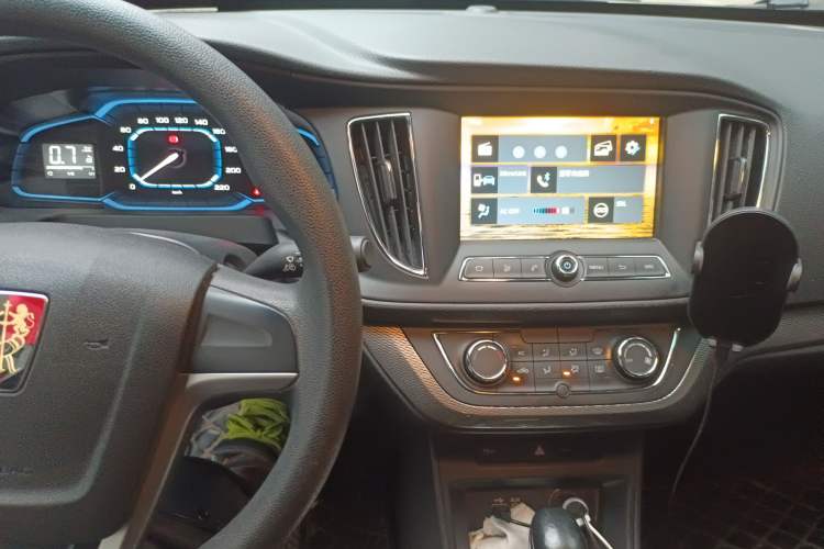 Used Roewe 360 2015 20T TST Deluxe Edition Audio And AC Panel