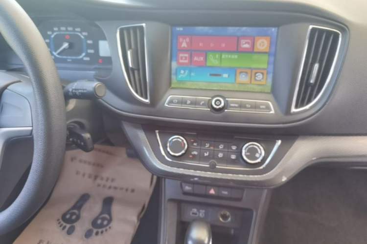 Used Roewe 360 2015 20T TST Deluxe Edition Audio And AC Panel
