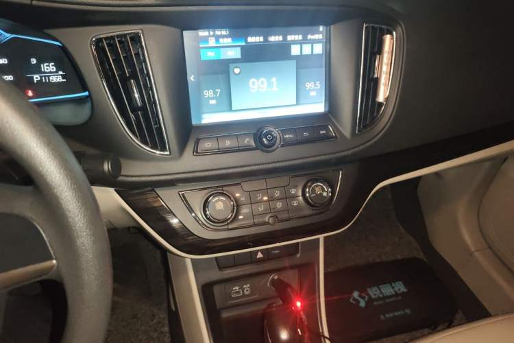 Used Roewe 360 2015 1.5L Automatic Luxury Edition Audio And AC Panel