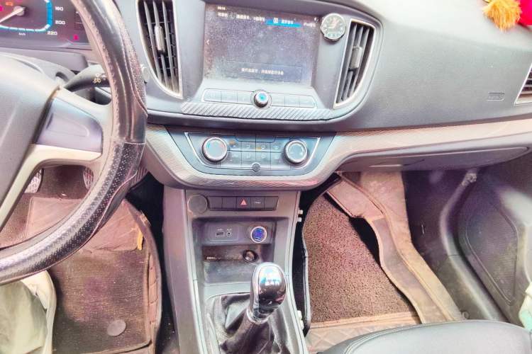 Used Roewe 360 2015 1.5L Manual Luxury Edition Audio And AC Panel