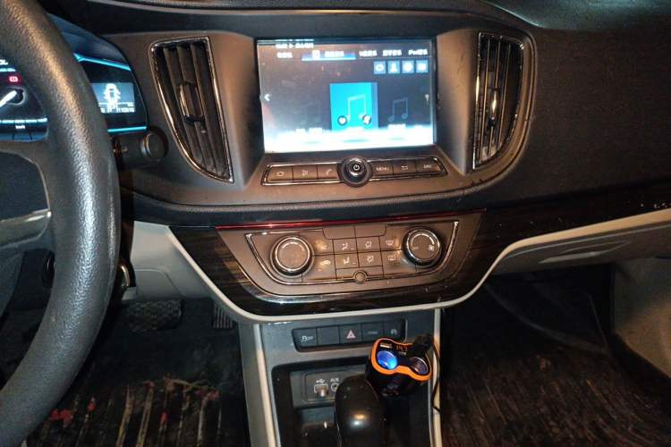 Used Roewe 360 2015 20T TST Deluxe Edition Audio And AC Panel