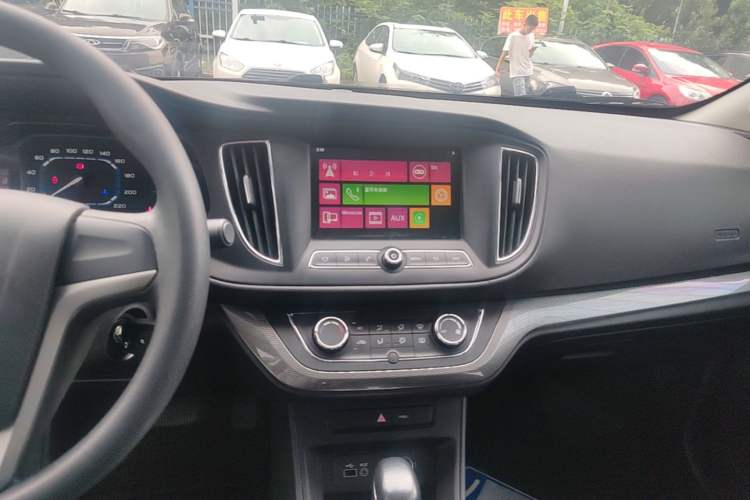 Used Roewe 360 2015 1.5L Automatic Luxury Edition Audio And AC Panel