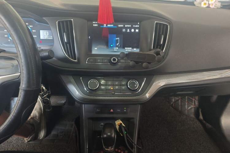 Used Roewe 360 2015 20T TST Deluxe Edition Audio And AC Panel