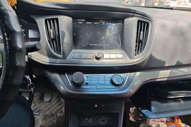Used Roewe 360 2015 1.5L Manual Luxury Edition Audio And AC Panel
