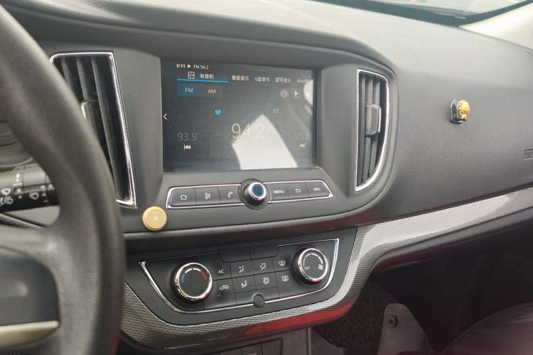 Used Roewe 360 2015 1.5L Automatic Luxury Edition Audio And AC Panel