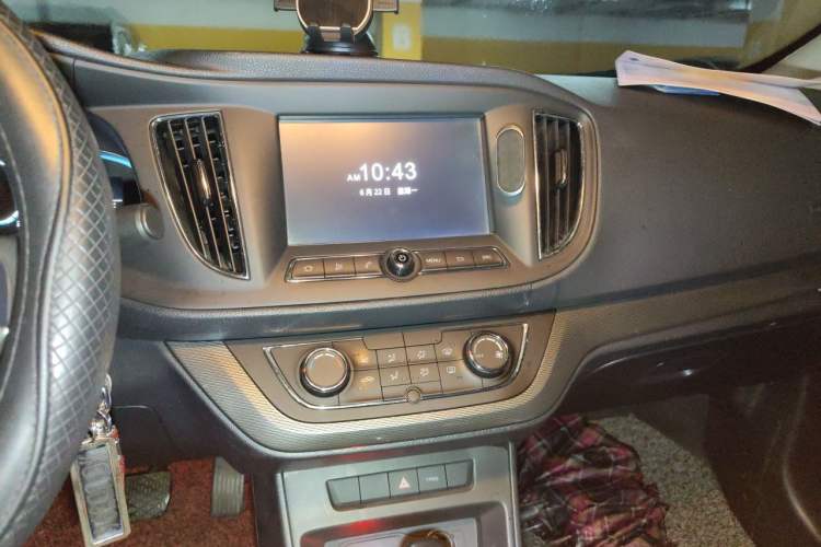 Used Roewe 360 2015 1.5L Automatic Luxury Edition Audio And AC Panel