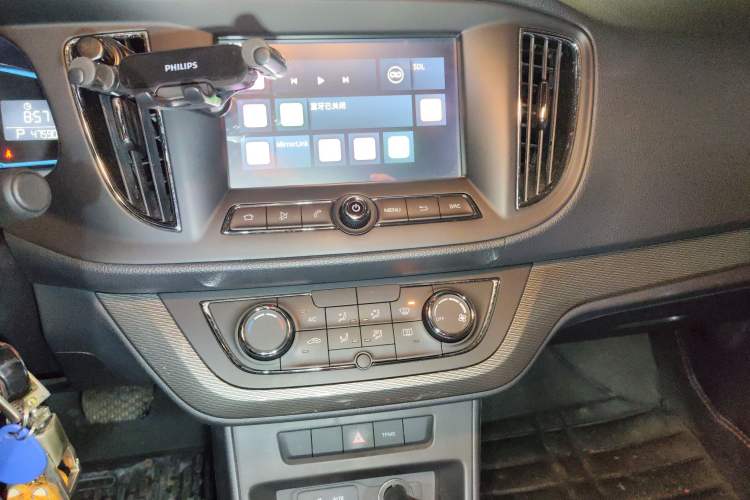 Used Roewe 360 2015 1.5L Automatic Luxury Edition Audio And AC Panel