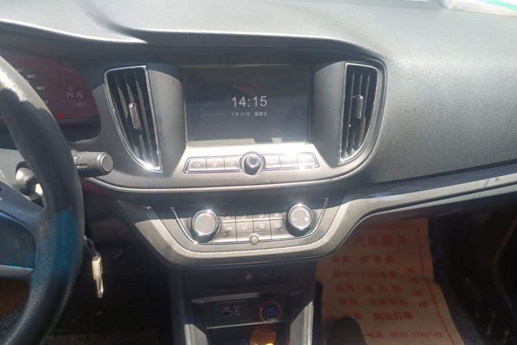 Used Roewe 360 2015 1.5L Manual Luxury Edition Audio And AC Panel