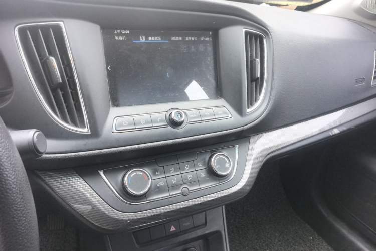 Used Roewe 360 2015 1.5L Manual Luxury Edition Audio And AC Panel