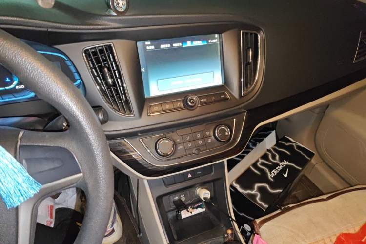 Used Roewe 360 2015 1.5L Manual Luxury Edition Audio And AC Panel