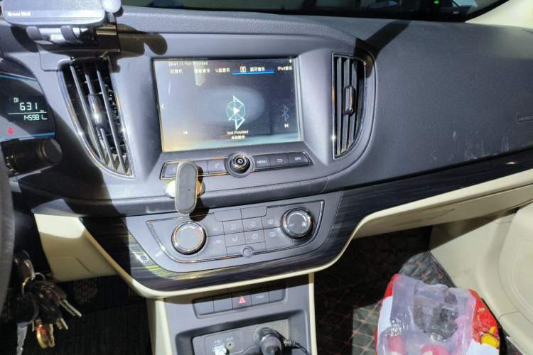Used Roewe 360 2015 1.5L Manual Luxury Edition Audio And AC Panel