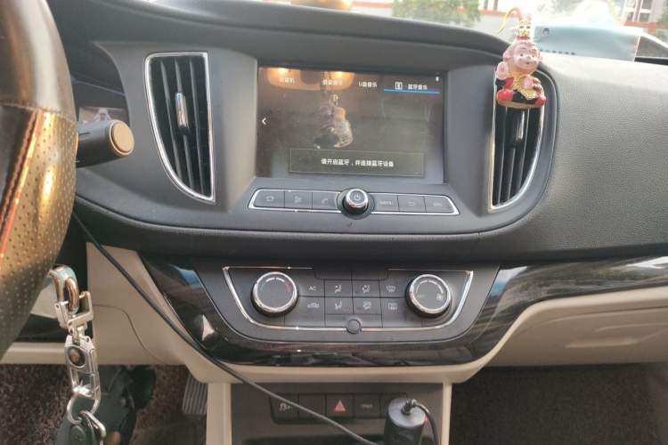 Used Roewe 360 2015 20T TST Deluxe Edition Audio And AC Panel
