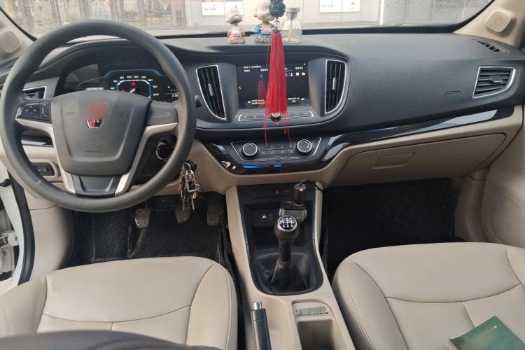 Used Roewe 360 2015 1.5L Manual Luxury Edition Center Console