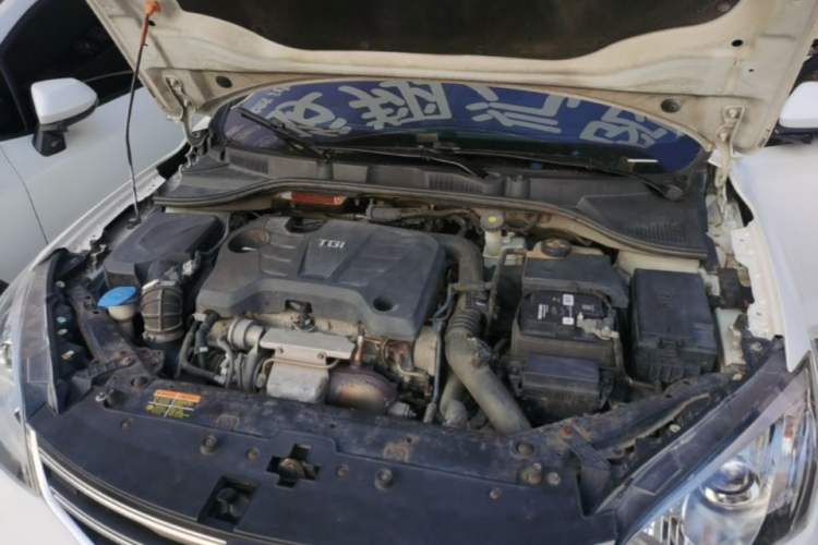 Used Roewe 360 2015 20T TST Deluxe Edition Engine Bay