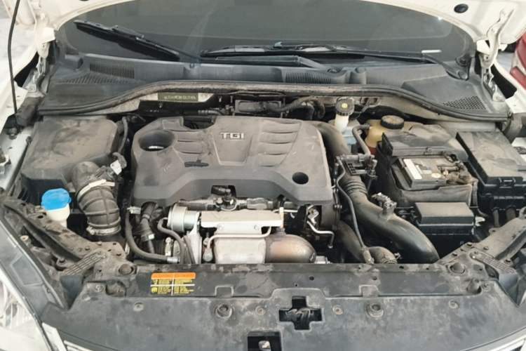 Used Roewe 360 2015 20T TST Deluxe Edition Engine Bay