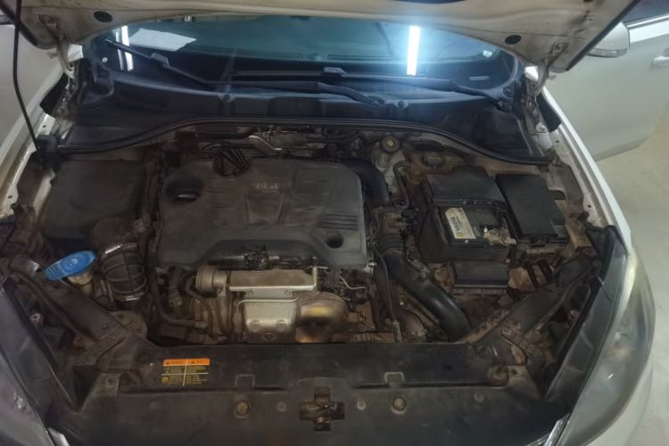 Used Roewe 360 2015 20T TST Deluxe Edition Engine Bay