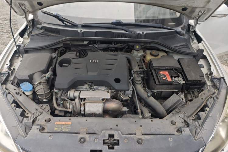 Used Roewe 360 2015 20T TST Deluxe Edition Engine Bay