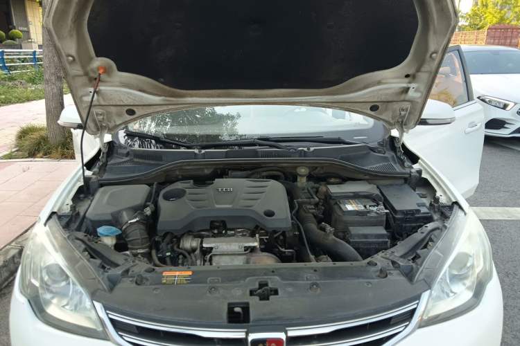 Used Roewe 360 2015 20T TST Deluxe Edition Engine Bay