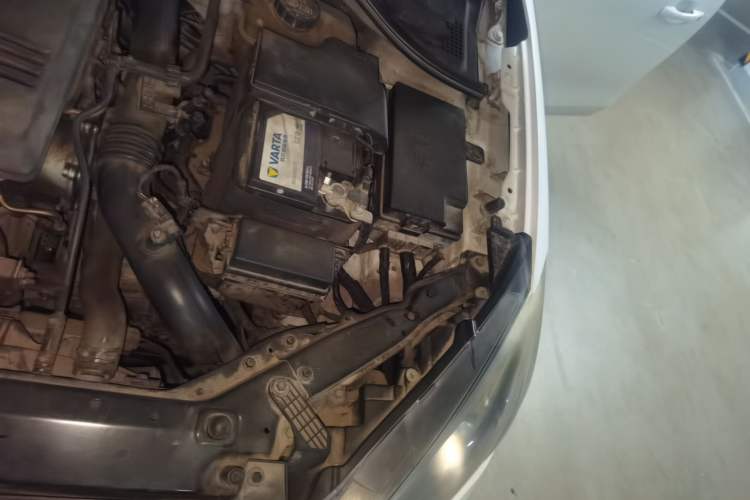 Used Roewe 360 2015 20T TST Deluxe Edition Engine Bay Left