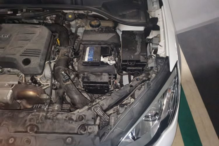 Used Roewe 360 2015 20T TST Deluxe Edition Engine Bay Left