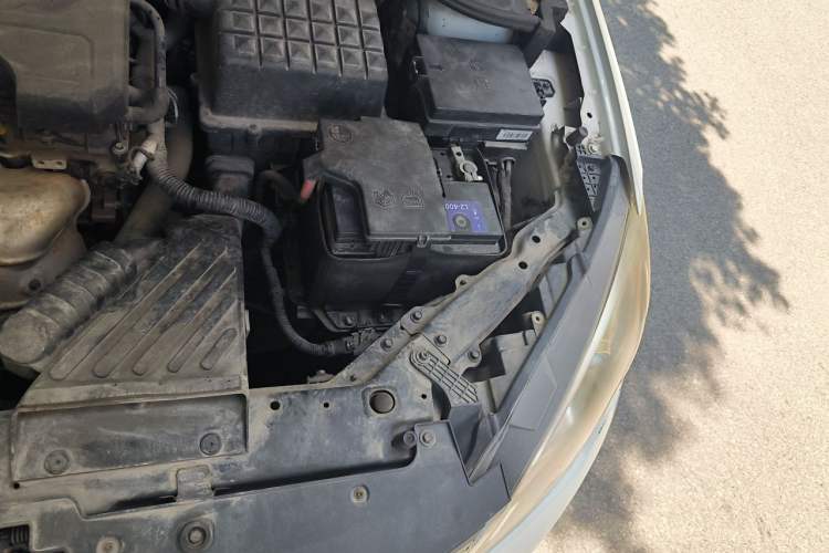Used Roewe 360 2015 1.5L Manual Luxury Edition Engine Bay Left