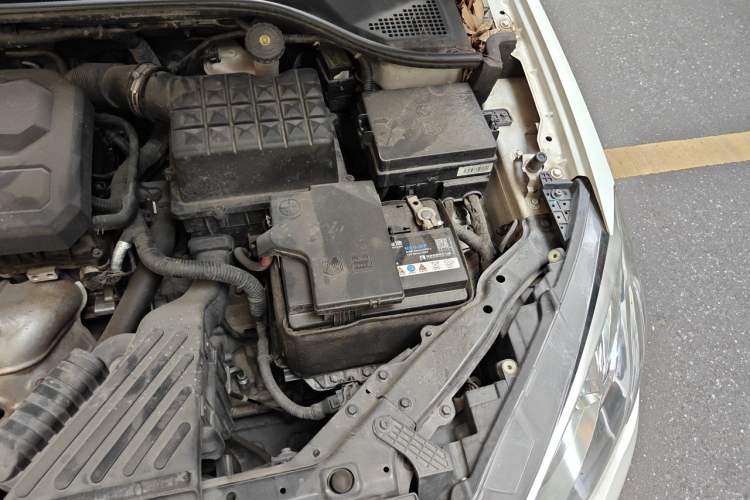 Used Roewe 360 2015 1.5L Automatic Luxury Edition Engine Bay Left