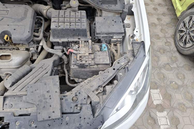 Used Roewe 360 2015 1.5L Manual Luxury Edition Engine Bay Left