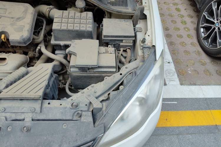 Used Roewe 360 2015 1.5L Manual Luxury Edition Engine Bay Left