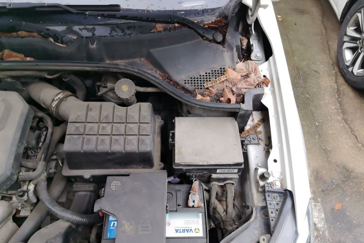Used Roewe 360 2015 1.5L Manual Luxury Edition Engine Bay Left