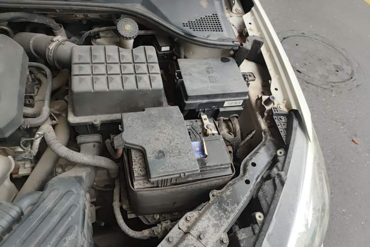 Used Roewe 360 2015 1.5L Automatic Luxury Edition Engine Bay Left