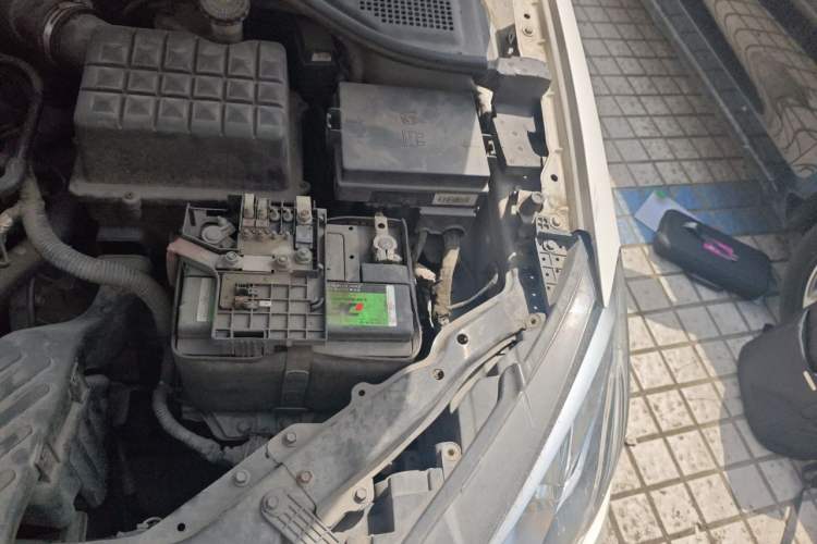 Used Roewe 360 2015 1.5L Automatic Luxury Edition Engine Bay Left