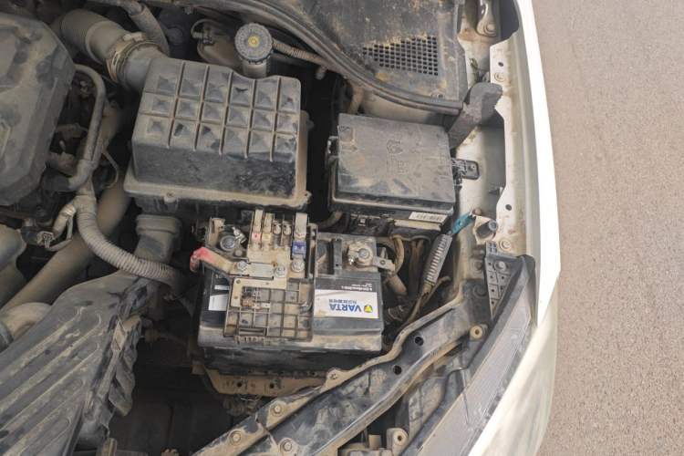 Used Roewe 360 2015 1.5L Manual Luxury Edition Engine Bay Left