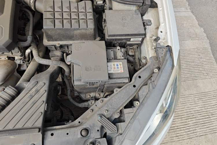 Used Roewe 360 2015 1.5L Automatic Luxury Edition Engine Bay Left
