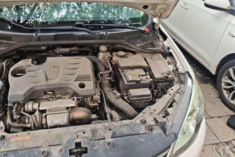 Used Roewe 360 2015 20T TST Deluxe Edition Engine Bay Left